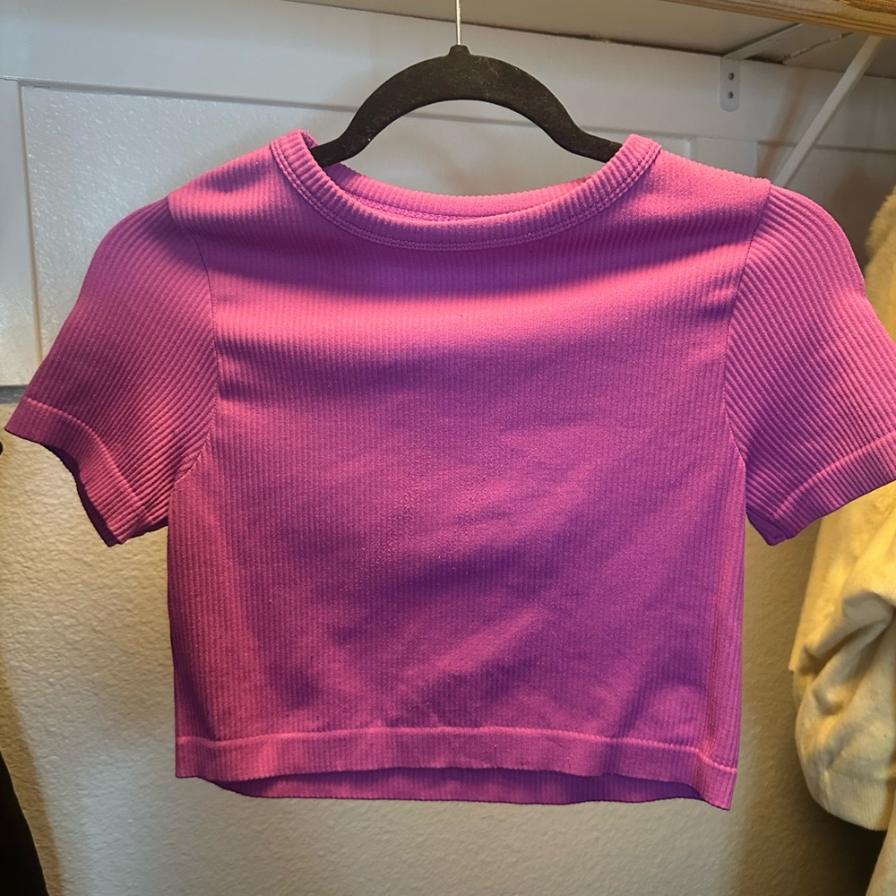 Magenta crop top, stretchy